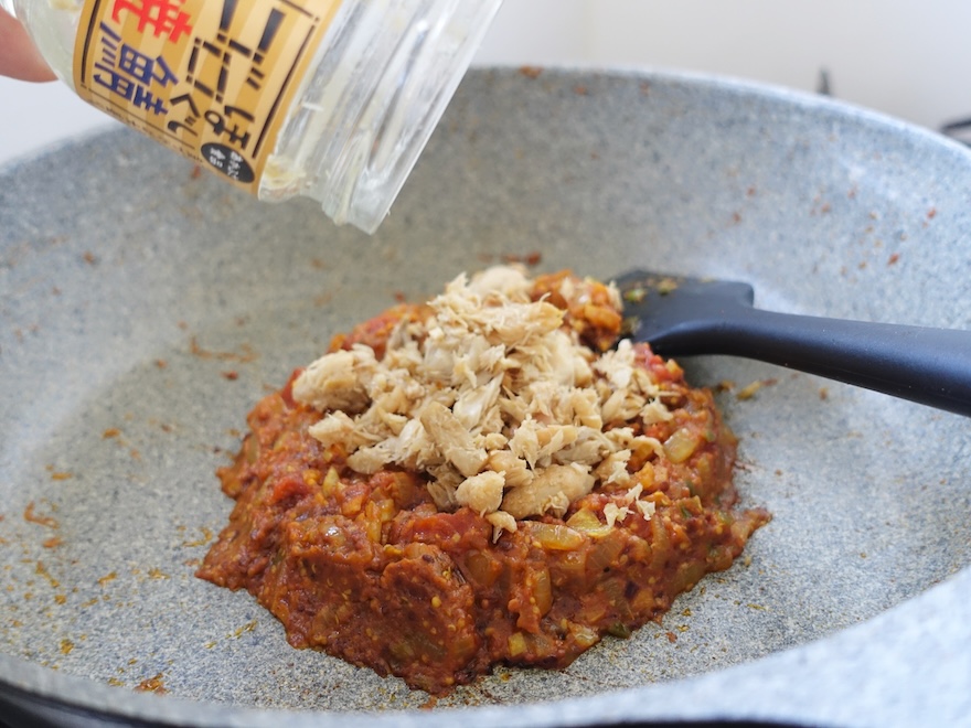 ゴロほぐし焼き鯖を入れて塩で整える